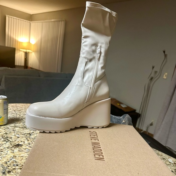 Steve Madden | Proceed Platform Wedge Boots in Bone, size 8.5US - Picture 4 of 9